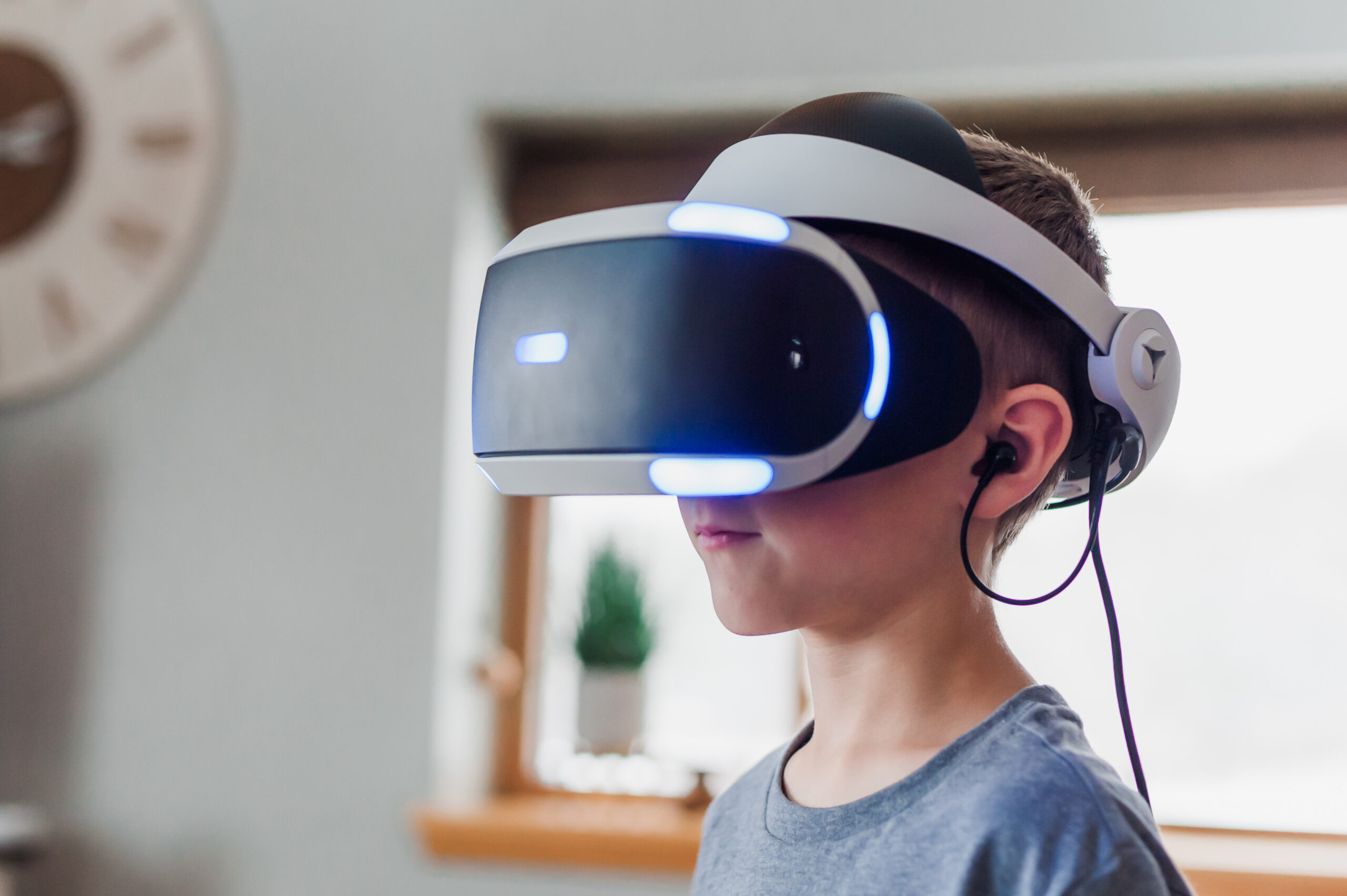 4 Ways to Implement VR Learning in Your Classroom
